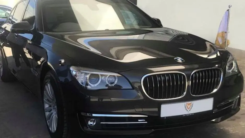 Αποσύρουν το αίτημα αποδέσμευσης κονδυλίων για αγορά λιμουζινών