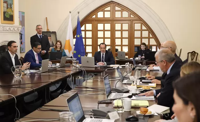 Κ.Ε.: Η Κυβέρνηση θα απαντήσει γραπτώς στην ΕΥ για ωφελήματα ΠτΔ