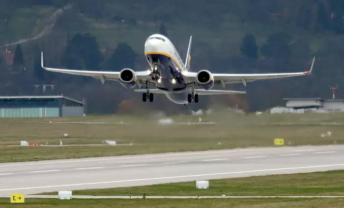 Δεν έχει τέλος η κατρακύλα των επιβατικών πτήσεων