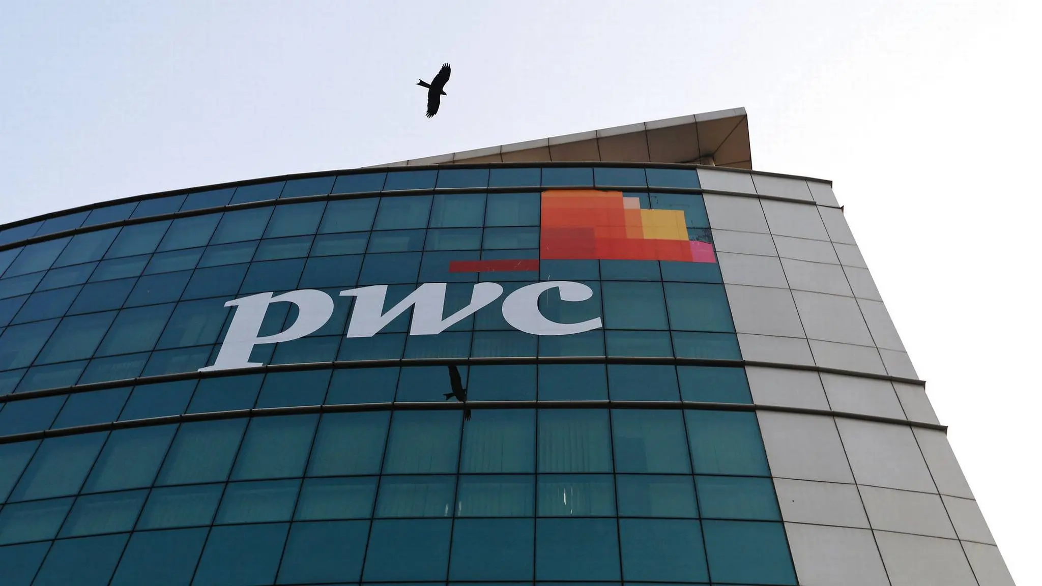 51% των εταιρειών αναμένουν μειώσεις εσόδων λέει έρευνα της PwC