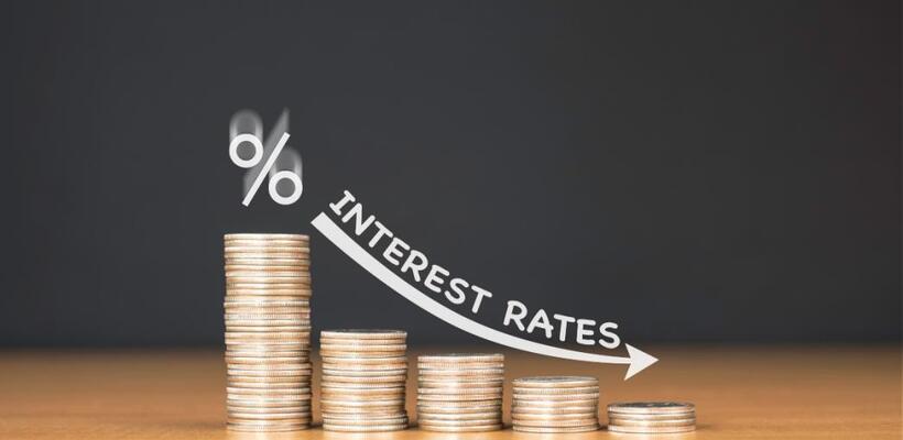 Fitch: Σχεδόν όλες οι κεντρικές τράπεζες θα μειώσουν τα επιτόκια το 2024