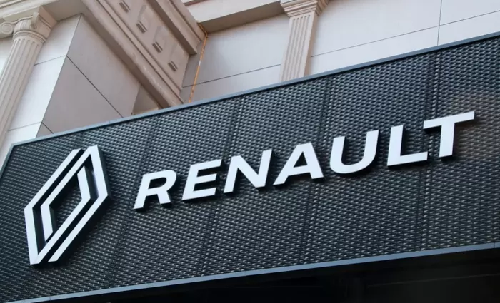 Renault: Βουτιά 16% μετά την υποβάθμιση προοπτικών και την αλλαγή ηγεσίας