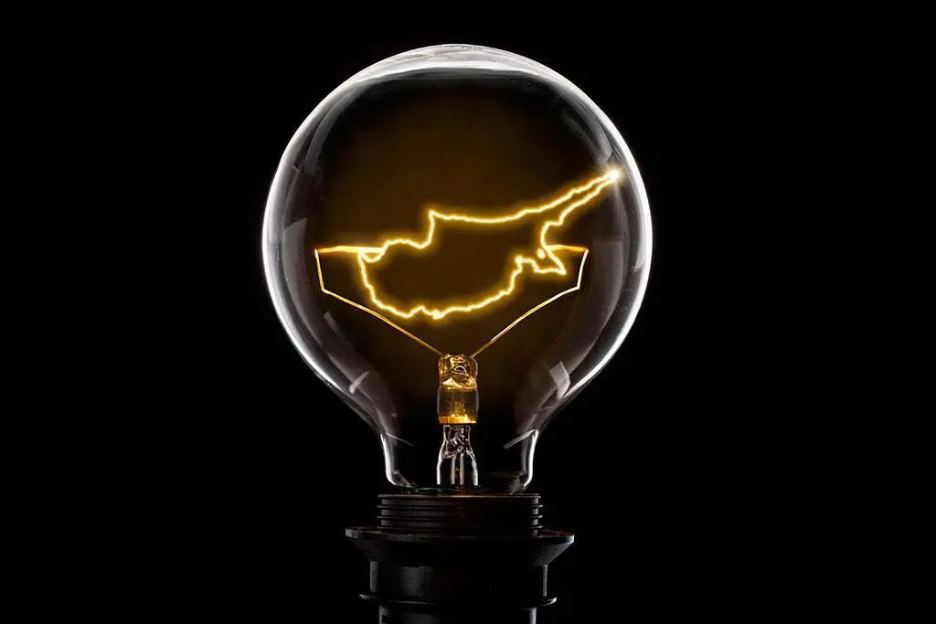 Η μάχη του ρεύματος στη Βουλή... και στο βάθος προϋπολογισμός