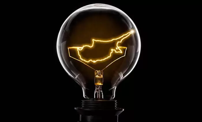 Η μάχη του ρεύματος στη Βουλή... και στο βάθος προϋπολογισμός