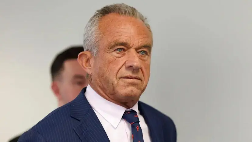 Ο Ρόμπερτ Κένεντι Τζούνιορ απολύει ολόκληρη την επιτροπή εμβολίων των ΗΠΑ