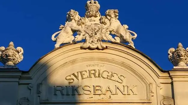 Riksbank: Διχάζει τους οικονομολόγους – Τι θα αποφασίσει για τα επιτόκια