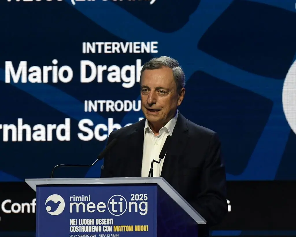 Σκληρό μήνυμα Ντράγκι: Η Ευρώπη θεατής, χωρίς φωνή και χωρίς δύναμη – Υποτάχτηκε στις ΗΠΑ