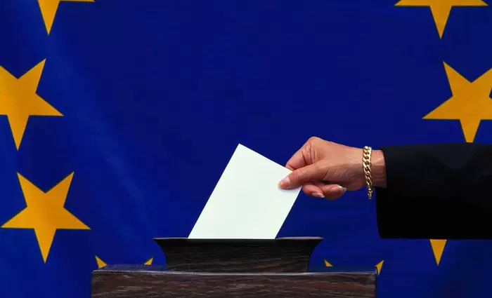 Politico: Οι αναποφάσιστοι θα καθορίσουν την έκβαση των ευρωεκλογών