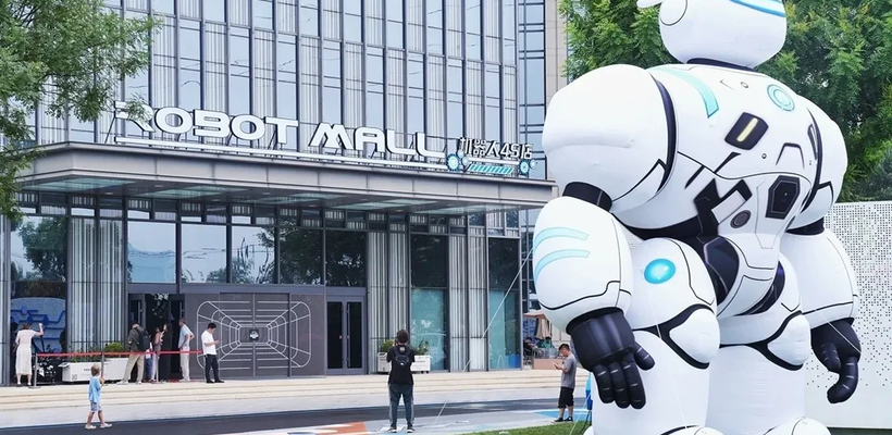 Στο Πεκίνο το πρώτο κατάστημα στον κόσμο που πουλάει ανθρωποειδή ρομπότ