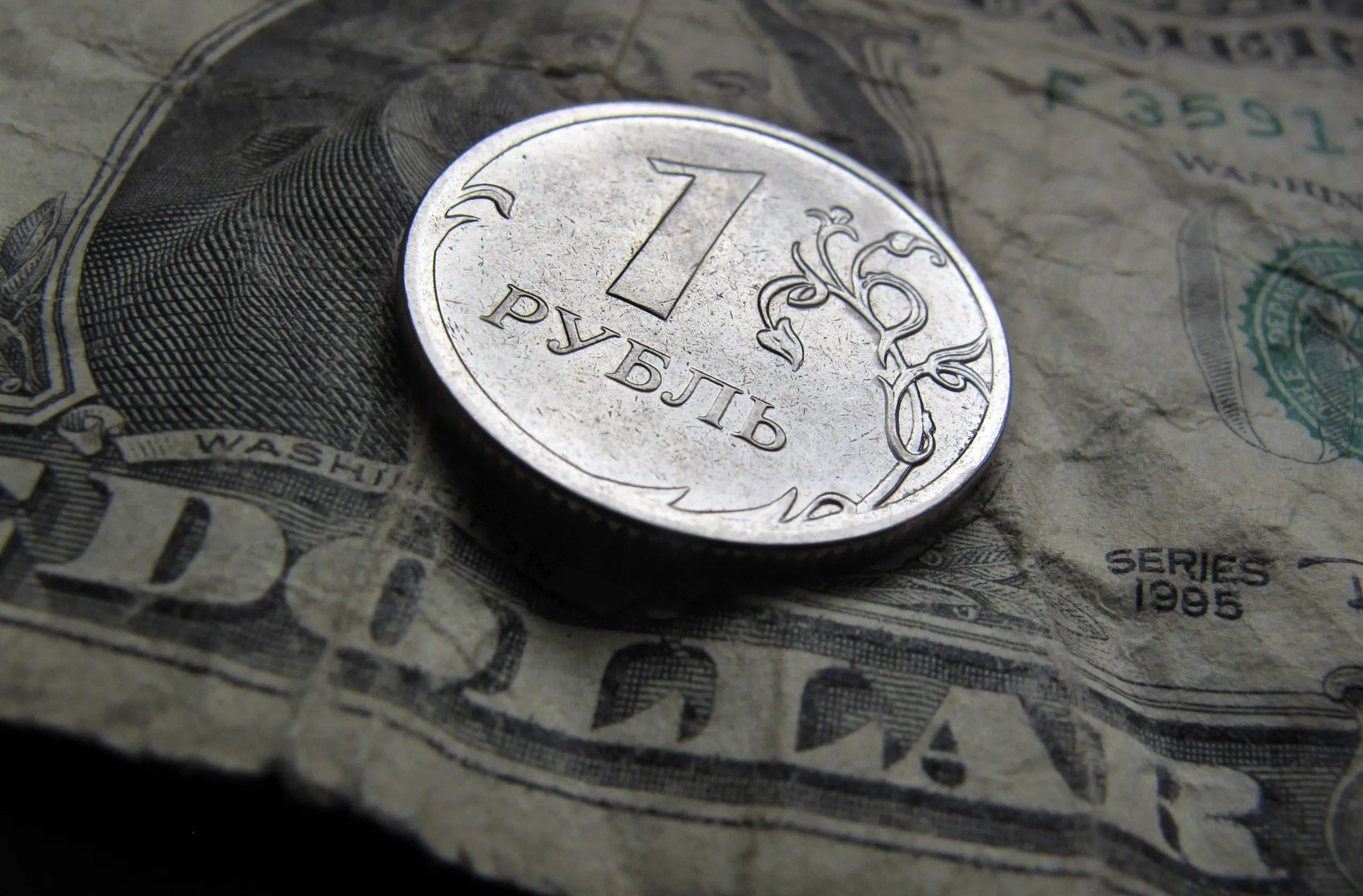 Ρούβλι: Εκτινάχθηκε μετά την αποφυλάκιση αμερικανού δασκάλου
