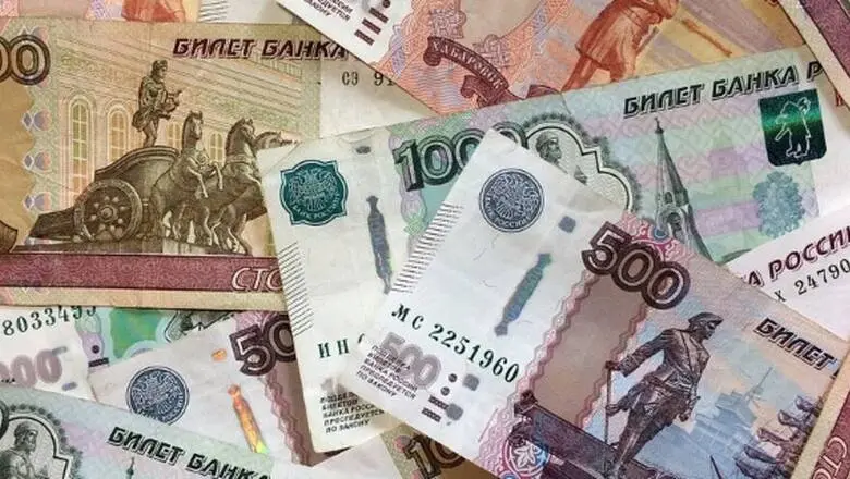 Ρωσία: Πλησιάζει χαμηλό 15 μηνών το ρούβλι