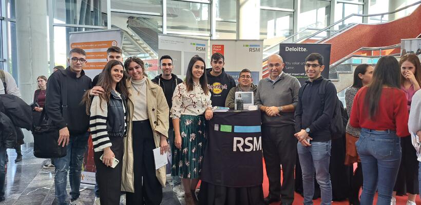 Η RSM Cyprus βραβεύει την αριστεία για την πιο καινοτόμο ιδέα στα Business Games του ICAEW στους φοιτητές του Πανεπιστημίου Κύπρου