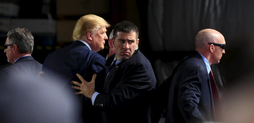 ΗΠΑ: Συνελήφθη Κινέζα γεμάτη κακόβουλο λογισμικό πλησίον του Τραμπ