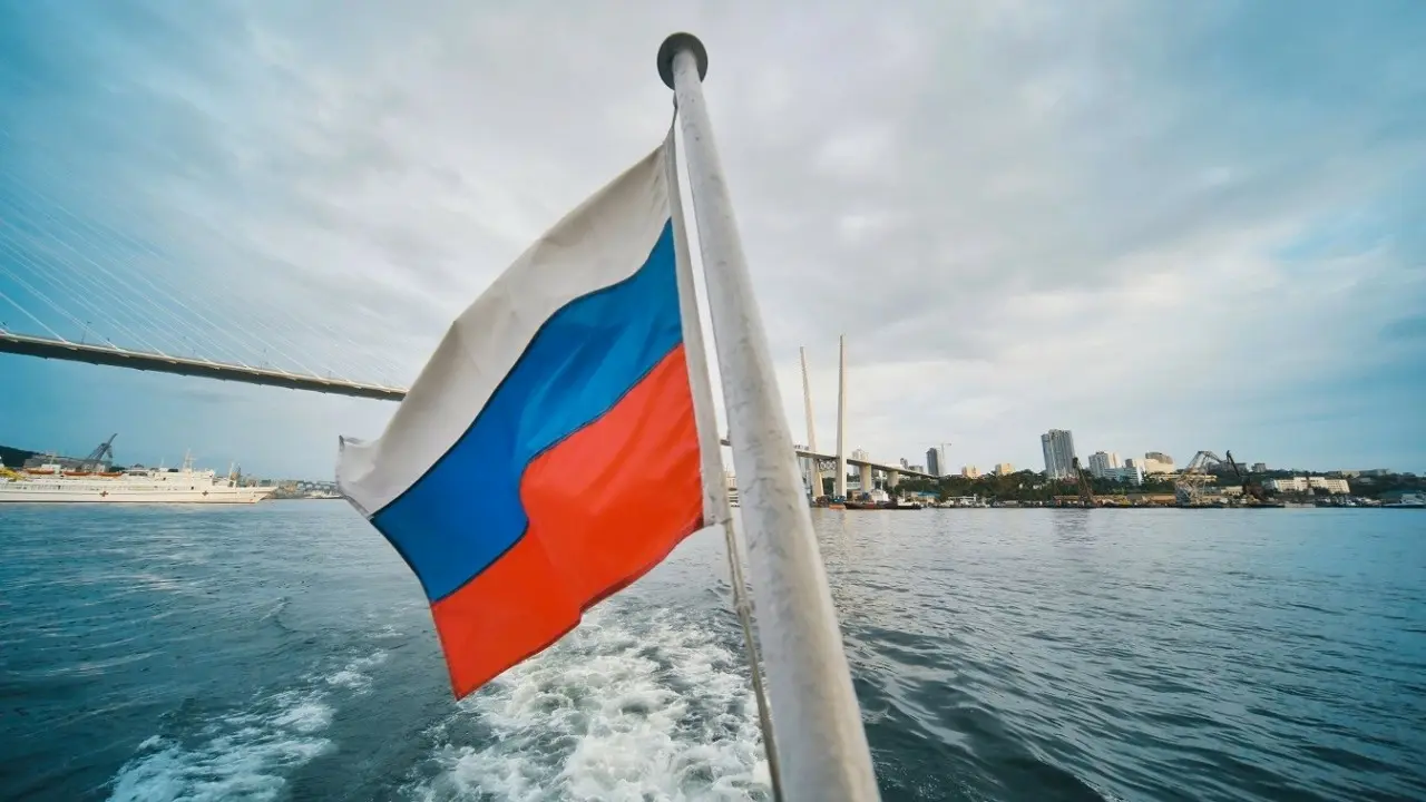 Κυρώσεις στον ρωσικό σκιώδη στόλο μελετούν οι Βρυξέλλες