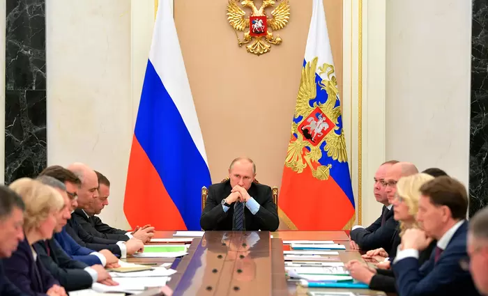 Ρωσία: Ταμείο 300 δισ. ρουβλίων για προστασία της οικονομίας