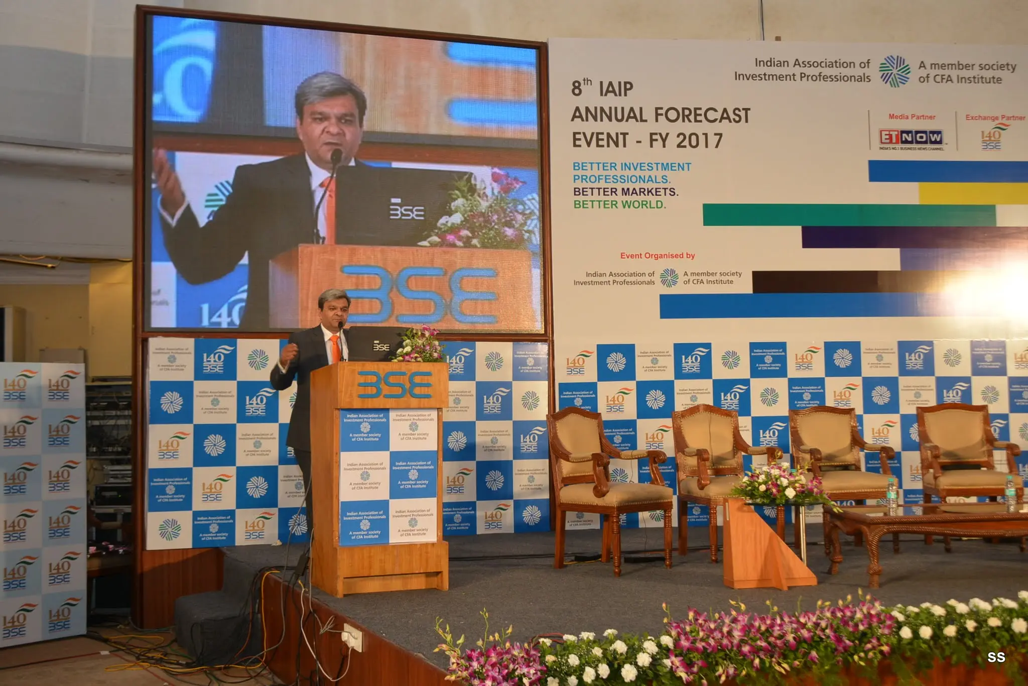 Κορυφαία ονόματα κάνουν προβλέψεις για την οικονομία