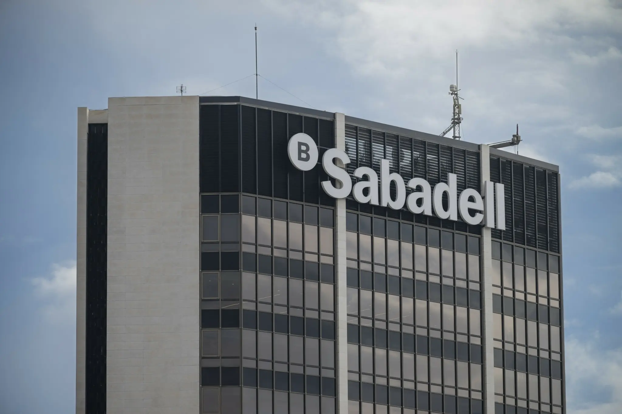 Η Sabadell βάζει φρένο στην BBVA – Ζητά υψηλότερο αντίτιμο