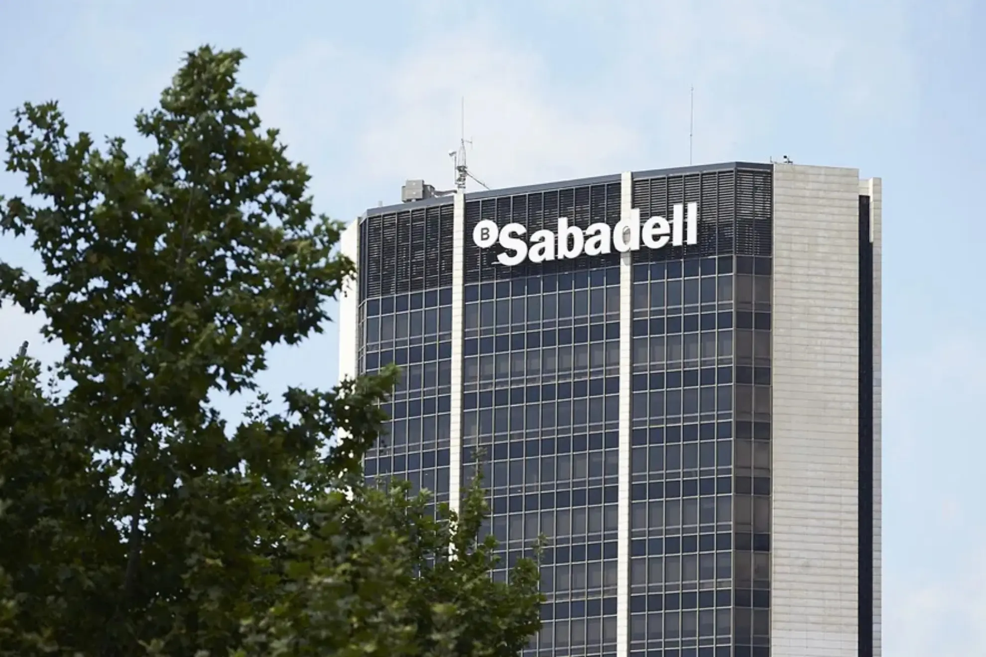 Banco Sabadell: Αποχωρεί ο CEO μετά το φρένο στην εξαγορά από την BBVA