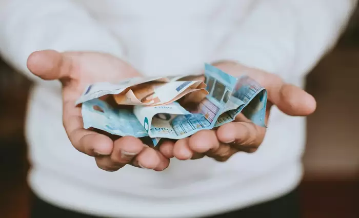 Ευρώπη: Ποιες χώρες και ποια επαγγέλματα δίνουν μέχρι και €140 000 τον μήνα