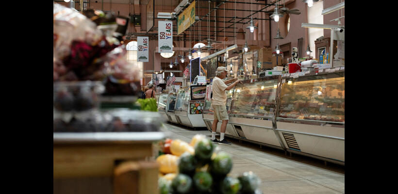 ΗΠΑ: Απρόσμενη πτώση 0,9% στις λιανικές πωλήσεις τον Μάιο