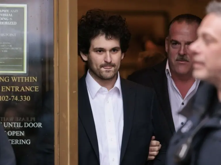 FTX: «Αθώος» δηλώνει ο Μπάνκμαν-Φριντ – Οι νέοι περιοριστικοί όροι μέχρι τη δίκη