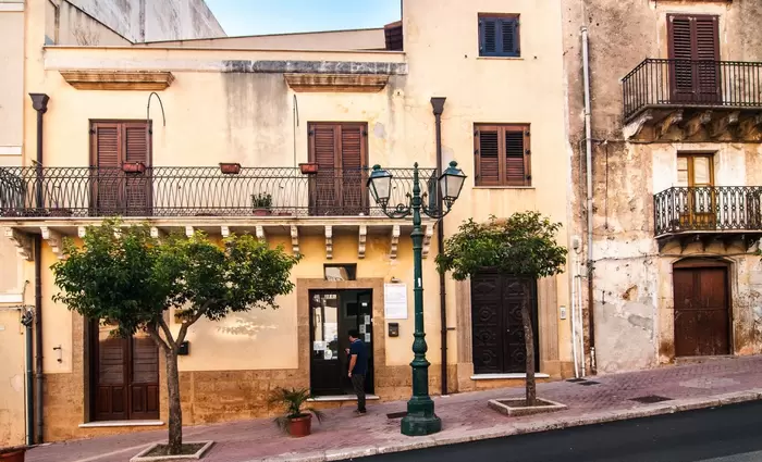 Πώς θα μείνετε δωρεάν για ένα χρόνο σε Airbnb στην Σικελία