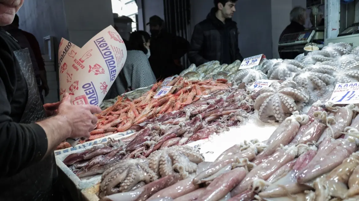 Κορυφώνεται η ζήτηση για θαλασσινά - Πού κυμαίνονται οι τιμές