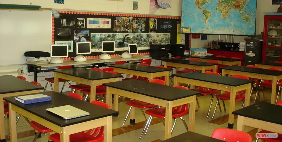 Ξανανοίγουν τα σχολεία στην Ολλανδία