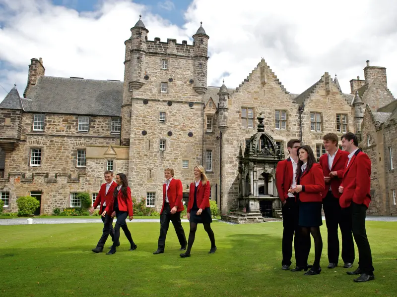 Πότε θα κλείσουν τα σχολεία στο Ηνωμένο Βασίλειο