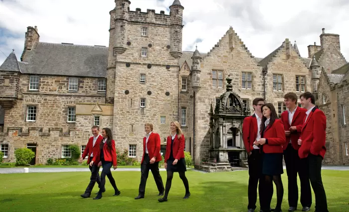 Πότε θα κλείσουν τα σχολεία στο Ηνωμένο Βασίλειο