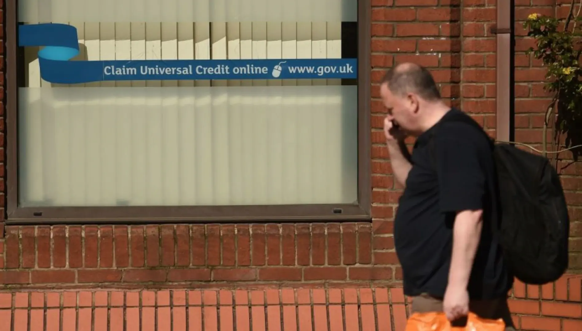 Εκτοξεύτηκε η ανεργία στο Ηνωμένο Βασίλειο λόγω κορωνοϊού