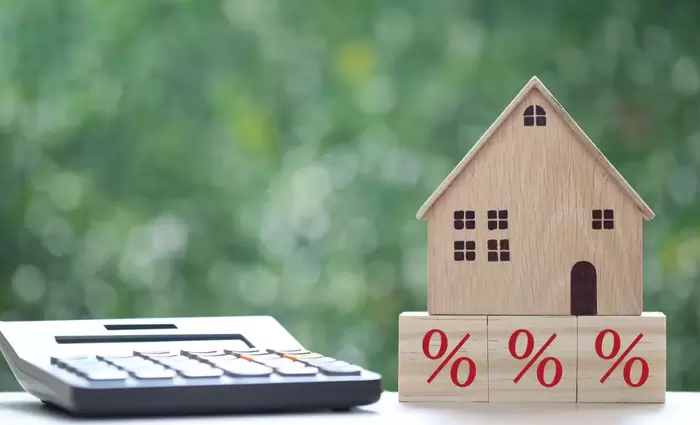 Αύξηση στεγαστικού επιτοκίου, μείωση καταθετικού νοικοκυριών τον Αύγουστο