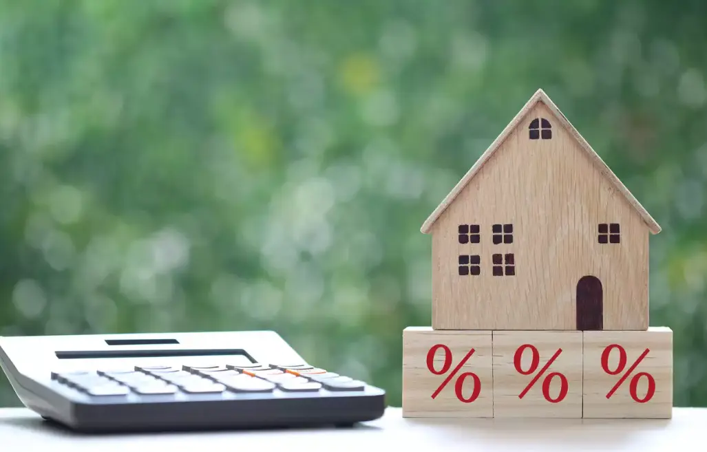 Αύξηση στεγαστικού επιτοκίου, μείωση καταθετικού νοικοκυριών τον Αύγουστο