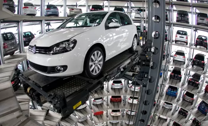 Τραμπ: Θέλει να κάνει αμερικανικές τις γερμανικές αυτοκινητοβιομηχανίες