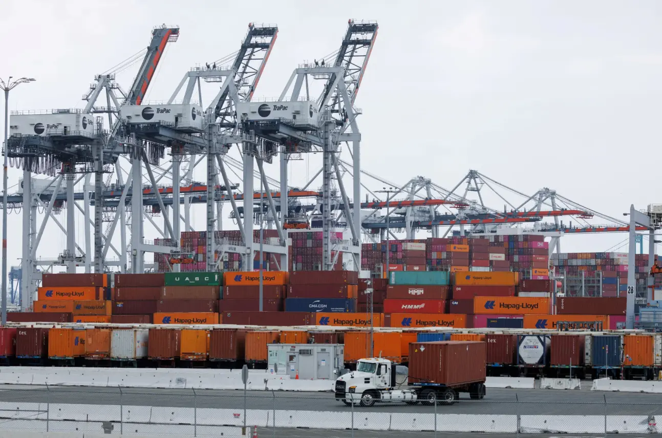 «Ντόναλντ εναντίον Ντόναλντ» – Μονομαχία για τους δασμούς στην Ευρώπη