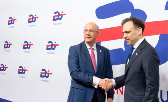 ΥΠΟΙΚ στη Βαρσοβία: Πρωταρχικός στόχος ο διάλογος με ΗΠΑ για δασμούς