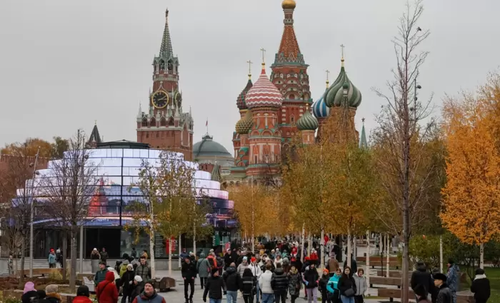 Πώς ο πόλεμος στην Ουκρανία έχει μειώσει τις κοινωνικές ανισότητες στη Ρωσία