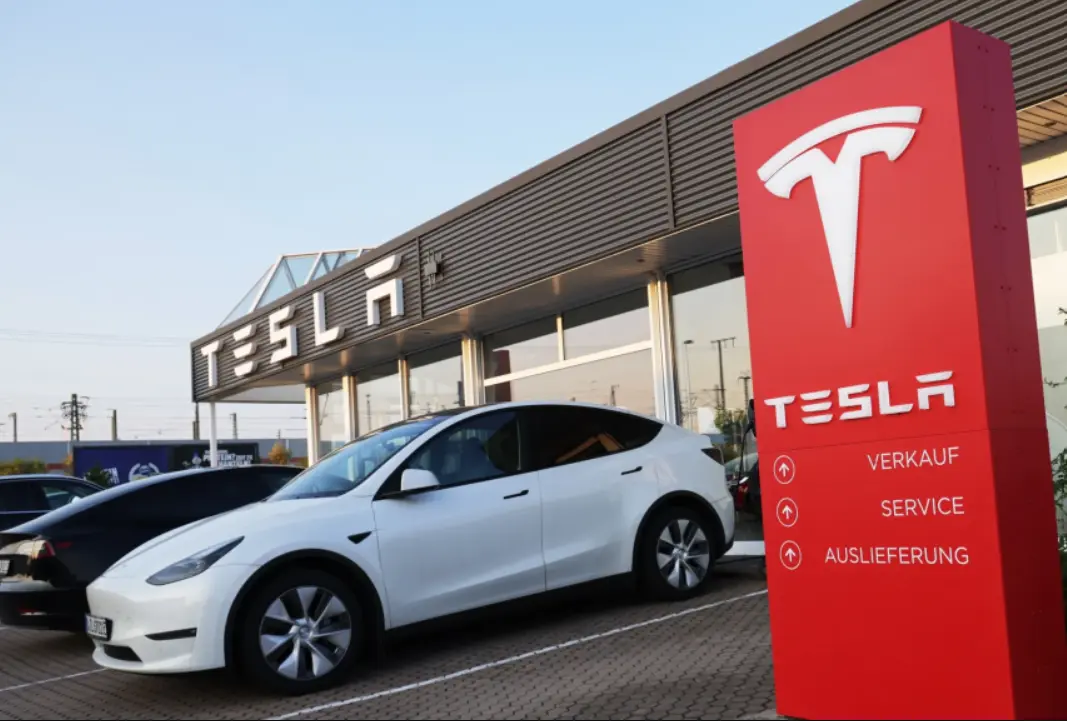 Tesla: Ανοδικά η μετοχή, στον απόηχο του «σίριαλ» Τραμπ – Μασκ