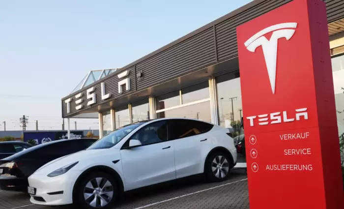 Tesla: Ανοδικά η μετοχή, στον απόηχο του «σίριαλ» Τραμπ – Μασκ