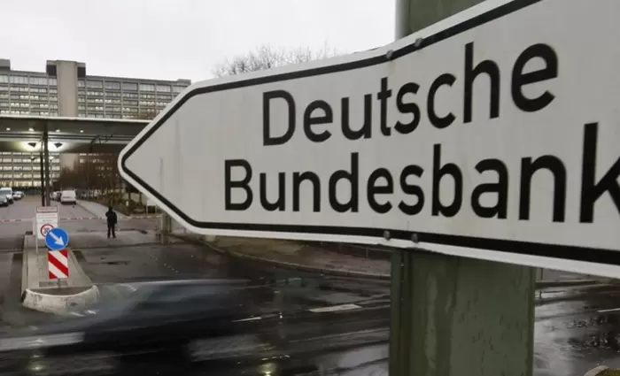 Κίνδυνος πετρελαϊκού σοκ, η ΕΚΤ να μην χαλαρώσει την πολιτική