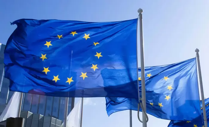 Γιατί η ΕΕ είναι έτοιμη να αποδεχτεί το «μικρότερο κακό» στους δασμούς Τραμπ