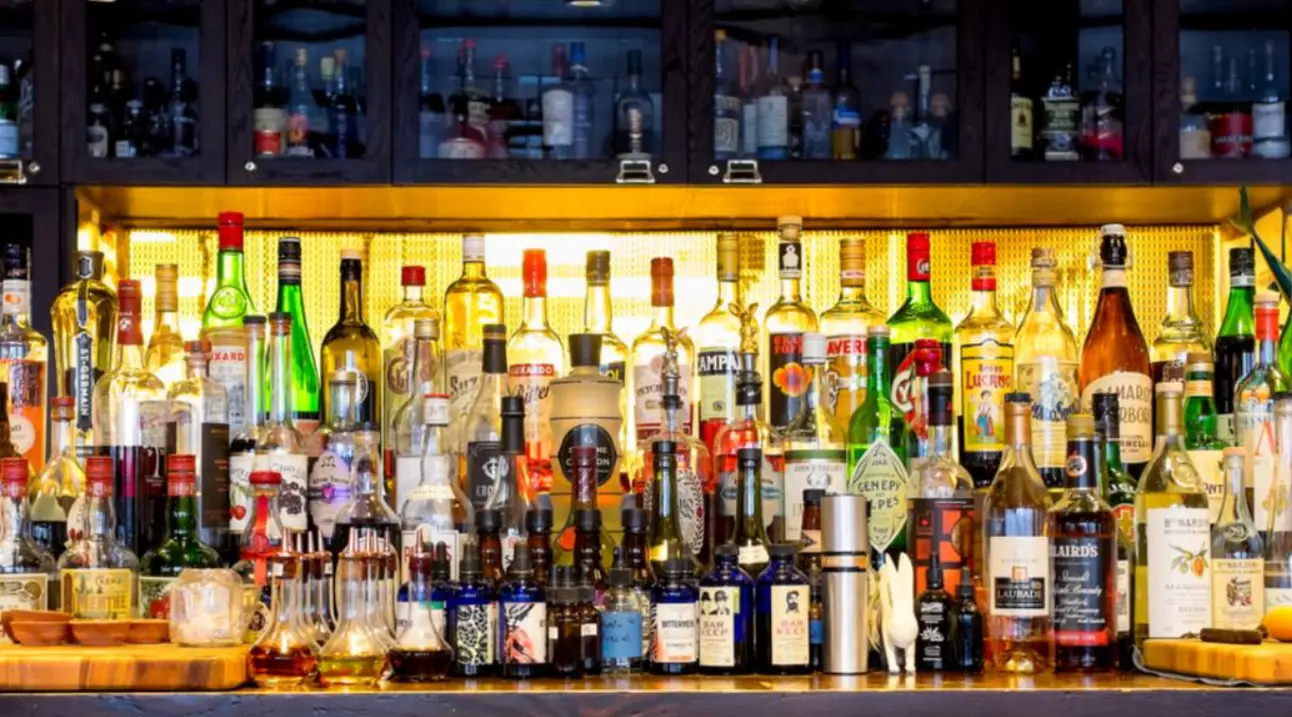 ΠΟΥ: Προωθεί αύξηση της φορολογίας για αλκοοόλ, καπνό και ζάχαρη