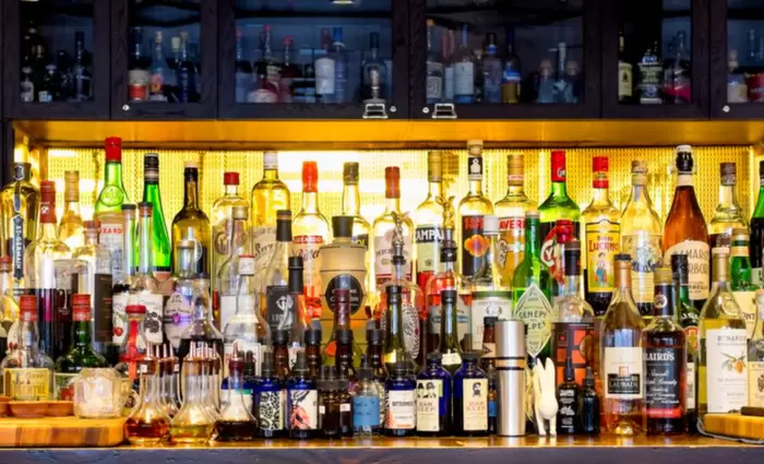 ΠΟΥ: Προωθεί αύξηση της φορολογίας για αλκοοόλ, καπνό και ζάχαρη