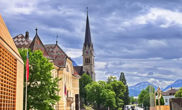 «Ζόμπι» δισεκατομμυρίων πνίγουν το Λίχτενσταϊν – Πανικός με τα «ορφανά» ρωσικά κεφάλαια