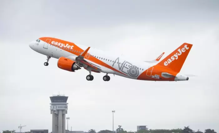 EasyJet: Γαλλική απεργία και κόστος καυσίμων «τρώνε» κέρδη, κόβουν τα φτερά της μετοχής