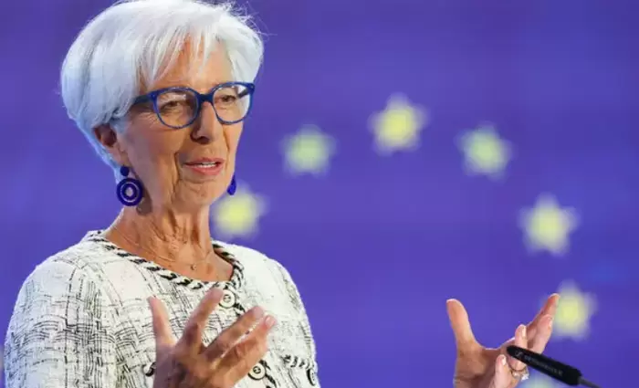 Λαγκάρντ: Αντιμέτωπη με επιβράδυνση της ανάπτυξης η ευρωζώνη