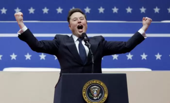 Τα δύο είδη τρέλας στις αμοιβές του Μασκ και ο στόχος του 1 τρισ.