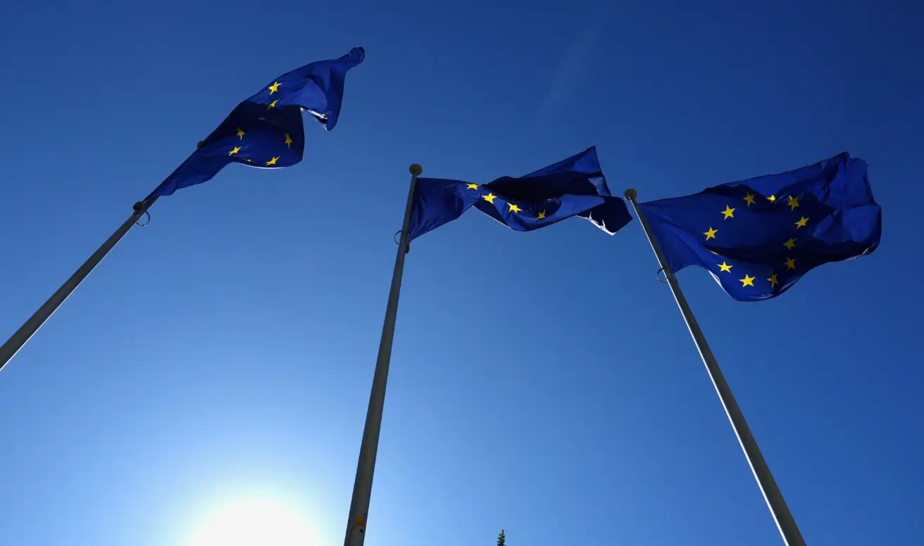 Κομισιόν: Καλύτερη του αναμενομένου η ανάπτυξη στην Ευρωζώνη το 2025