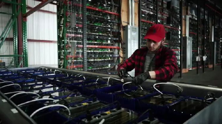 Η ζωή ενός 19χρουνου σε μια φάρμα εξόρυξης Bitcoin