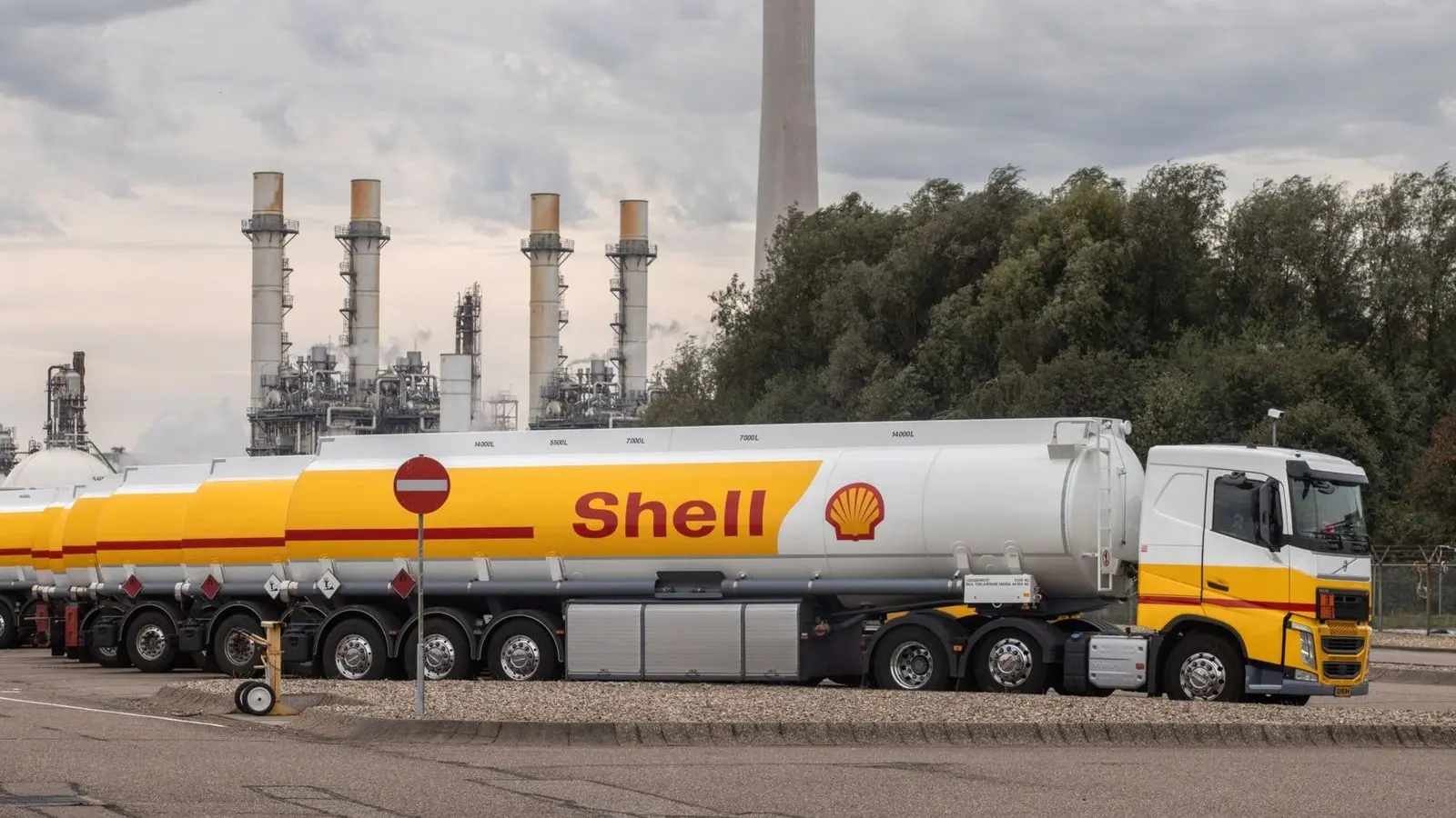 Μega deal στον ορίζοντα: H Shell εξετάζει εξαγορά της BP καθώς οι τιμές του πετρελαίου βυθίζονται